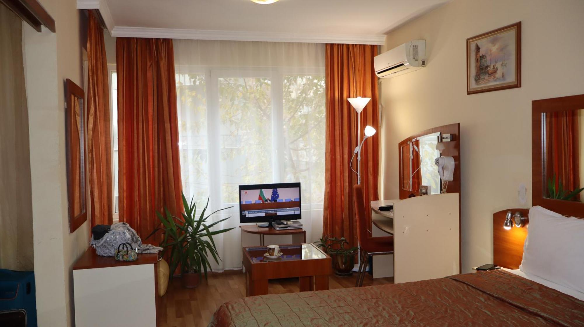 Hotel Palitra Varna Luaran gambar