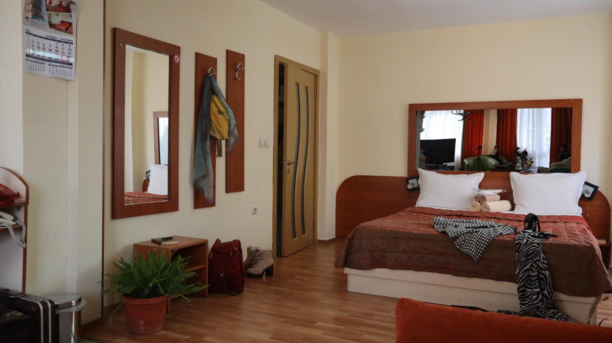 Hotel Palitra Varna Luaran gambar